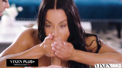 Žhavé oprcanie dvoch najlepších pornohviezd zakončené náložou na ich xichty