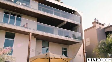 Žhavé oprcanie dvoch najlepších pornohviezd zakončené náložou na ich xichty