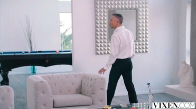 Žhavé oprcanie dvoch najlepších pornohviezd zakončené náložou na ich xichty