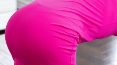 Žhavý sex s macochou London River a jej obrími kozami