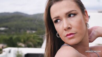 Alexis Crystal a jej nadržená trojka s dvoma mackami