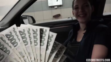 Žhavé verejné vymrdanie chudučkej kočky z pohľadu prvej osoby