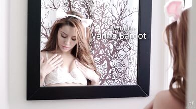 Poriadny cumshot pre tieto dve krásky po spoločnej masturbácii