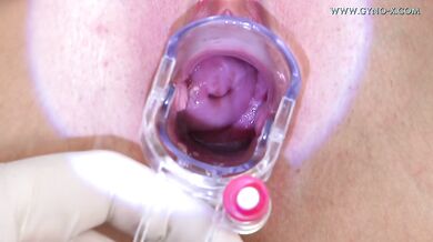 Táto blondínka skončila s roztiahnutými nohami v ordinácii