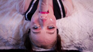 Nadržaná Scarlet si nechala vymaľovať tvár horúcim semenom