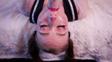 Nadržaná Scarlet si nechala vymaľovať tvár horúcim semenom