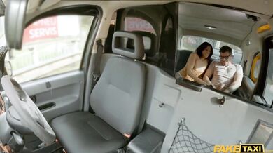 Cyber Taxi nárez pre nymfu čo si to nechala nadoraz rozdať v aute