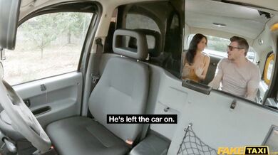 Cyber Taxi nárez pre nymfu čo si to nechala nadoraz rozdať v aute