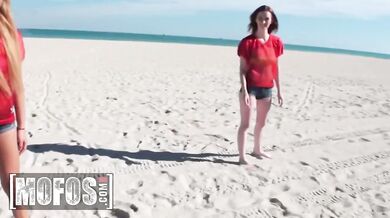 Rozmrdané pekáče oboch krás, kým si jedna druhej líže dierku