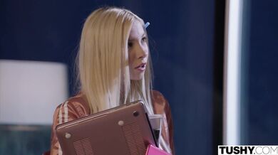 Poctivé mrdanie análu, kde Kenzie Reeves dostáva nálož priamo do hnedej dierky