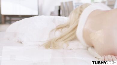 Poctivé mrdanie análu, kde Kenzie Reeves dostáva nálož priamo do hnedej dierky