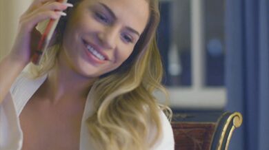 Drsná mrdacka pre Sydney, čo si nechá vymrdať hubu masívnou kládou