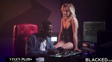 Horúce spermie v kunde Cherry Kiss po drsnej jebačke s obrím čiernym klackom