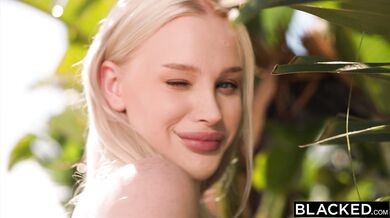 Drsné mrdanie nevlastného brata zakončené náložou do blonďavej nymfy