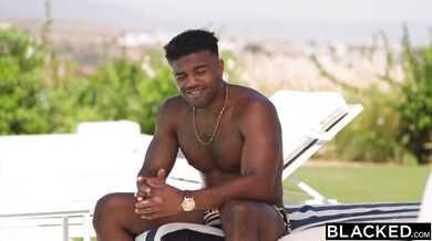 Drsné mrdanie nevlastného brata zakončené náložou do blonďavej nymfy