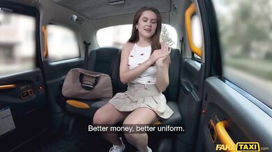 Chcem tvoj klát bez gumy kvičí fena a berie ho do krku