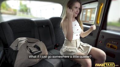 Chcem tvoj klát bez gumy kvičí fena a berie ho do krku