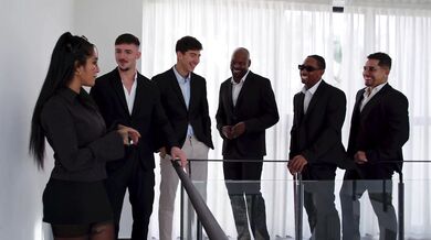 Vystriekaná tlama aj pekáč mladé kurvy po náreze od štyroch žrebcov