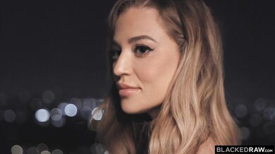 Dvojitý nášup mrdky na cecky Blake a Adriany