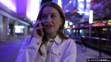 Drsné interracial mrdanie zakončené náložou do piče Danni