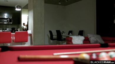 Drsné interracial mrdanie zakončené náložou do piče Danni