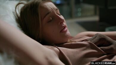 Drsné interracial mrdanie zakončené náložou do piče Danni