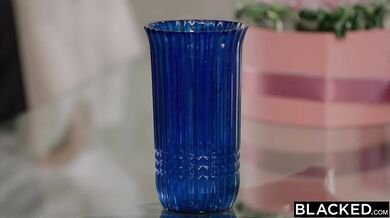 Ashley Lane a Natalie Knight si nechajú vymrdať kundy v hromadnej mrdacke