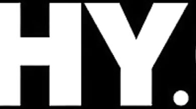 Vystříkaný dírky i obličeje, který mají Parker Ambrose a její kámoška po akci