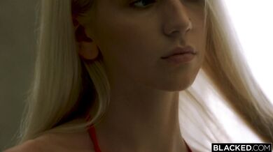 Kendra Sunderland berie čierny čurák hlboko do análu