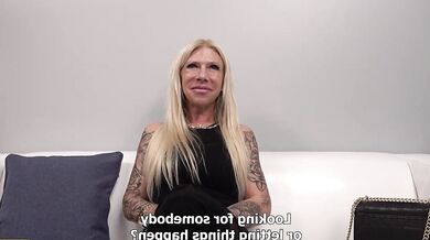 Mature nymfa Irena hltá penis pred kamerou