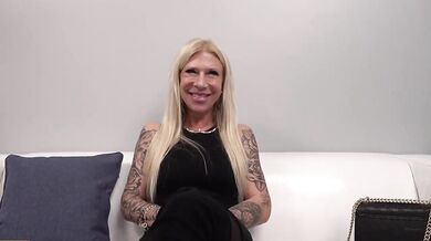 Mature nymfa Irena hltá penis pred kamerou