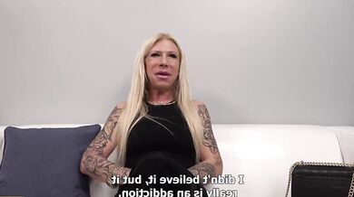 Mature nymfa Irena hltá penis pred kamerou