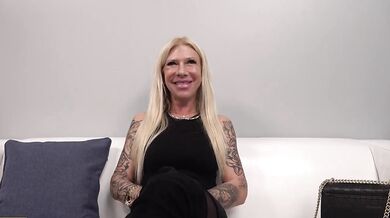 Mature nymfa Irena hltá penis pred kamerou