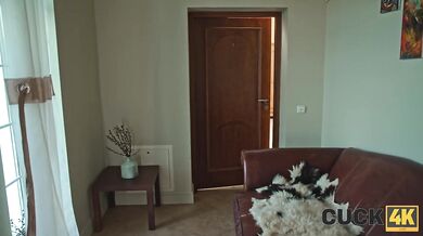 Olivia Sparkle rozťahuje dierku pre poriadnu nálož